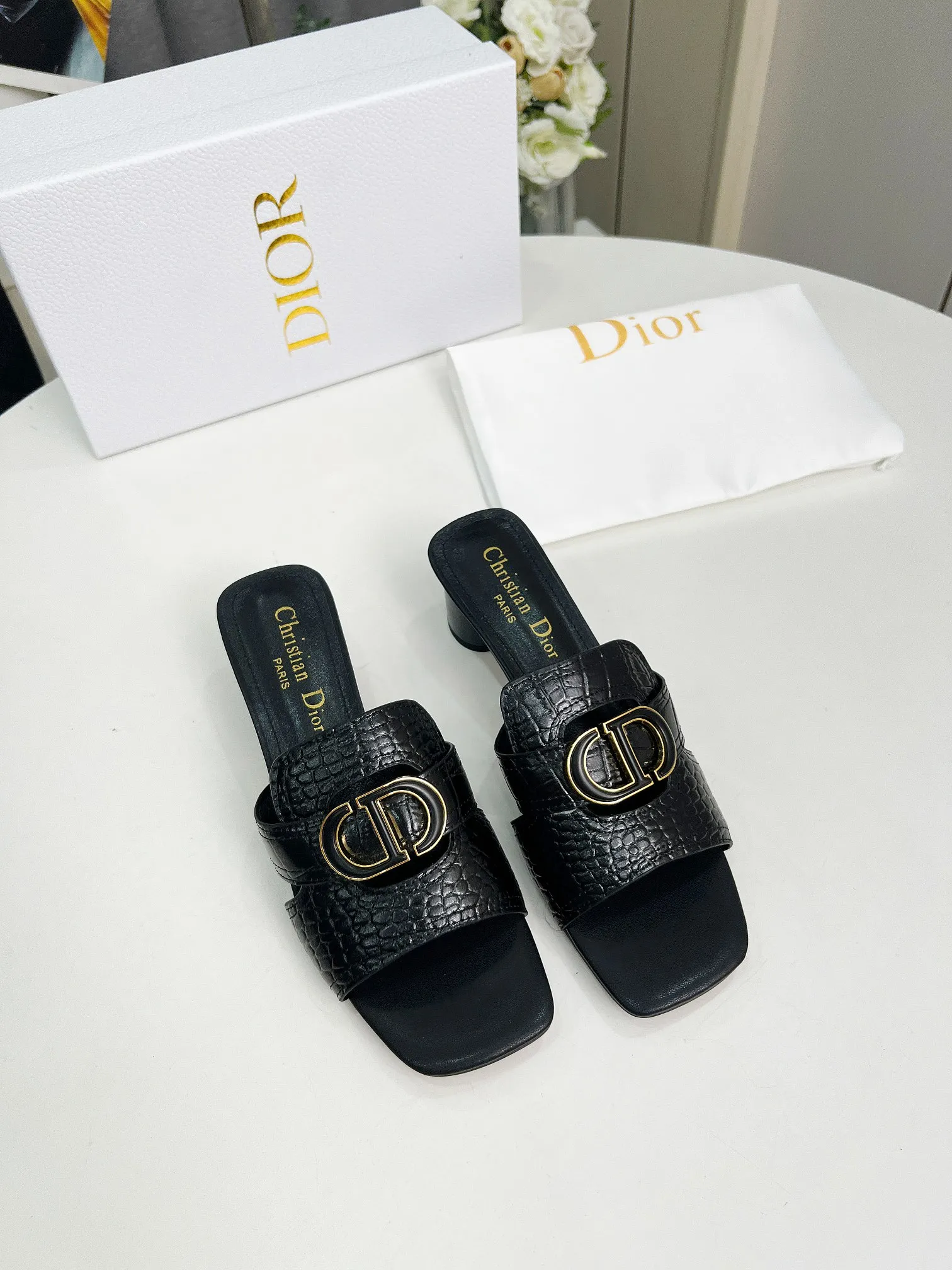 👟👟Ex-factory price 380👟👟 Genuine leather bottom +30 Dior spring and summer new style, cowhide surface, sheepskin lining + double-layer buckle, heel height 4.5cm, size 35-42
